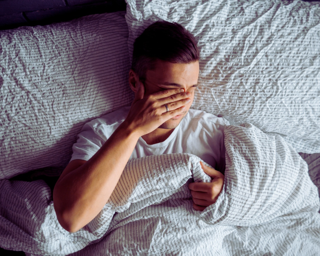Banyak Minum di Jam Malam, Penyebab Gangguan Tidur Nokturia